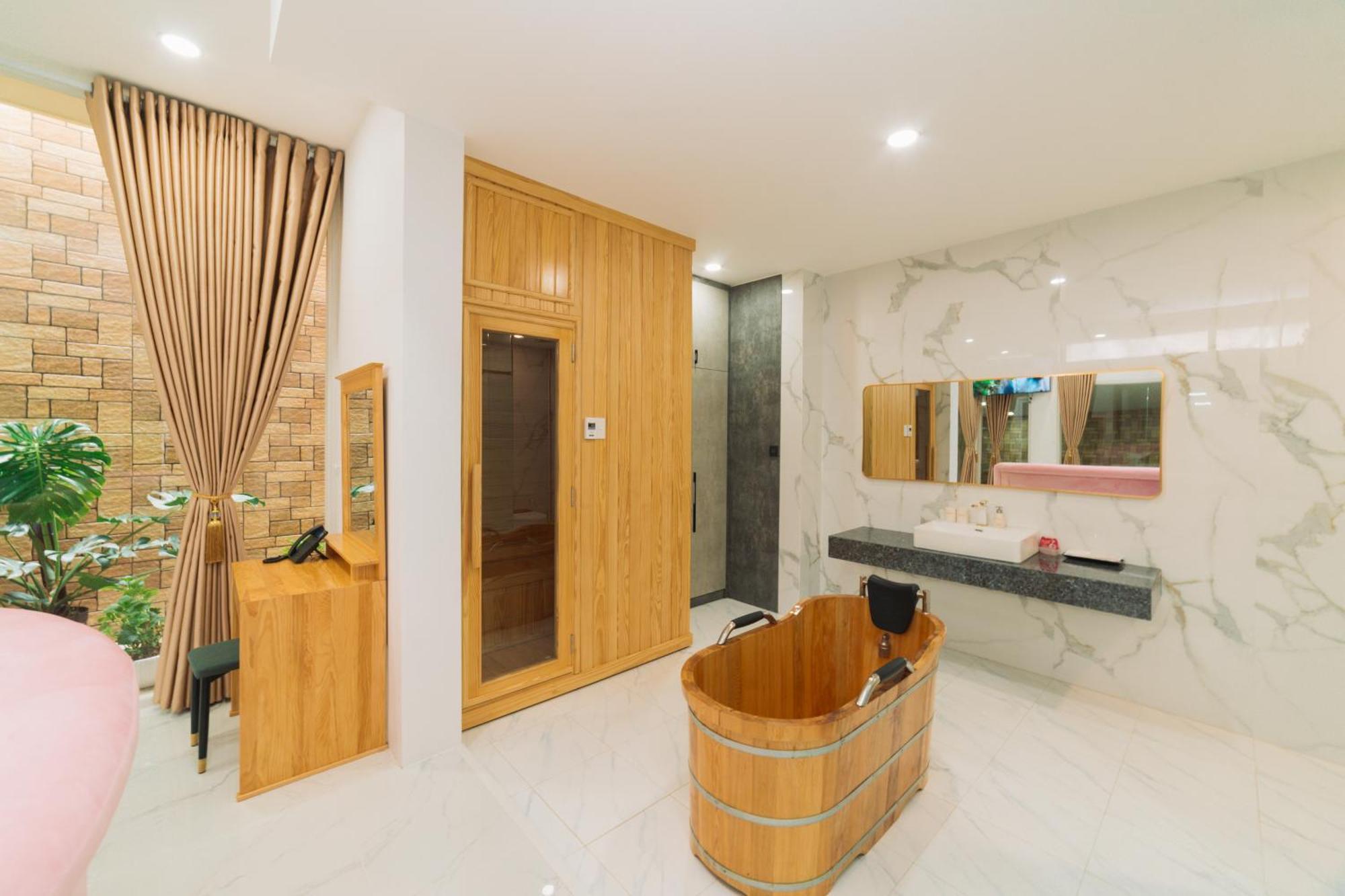 Quy Tai Premium Hotel Da Lat Exterior photo